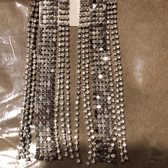 Gorgeous Fashion Nova Earrings - Picture 3 of 4